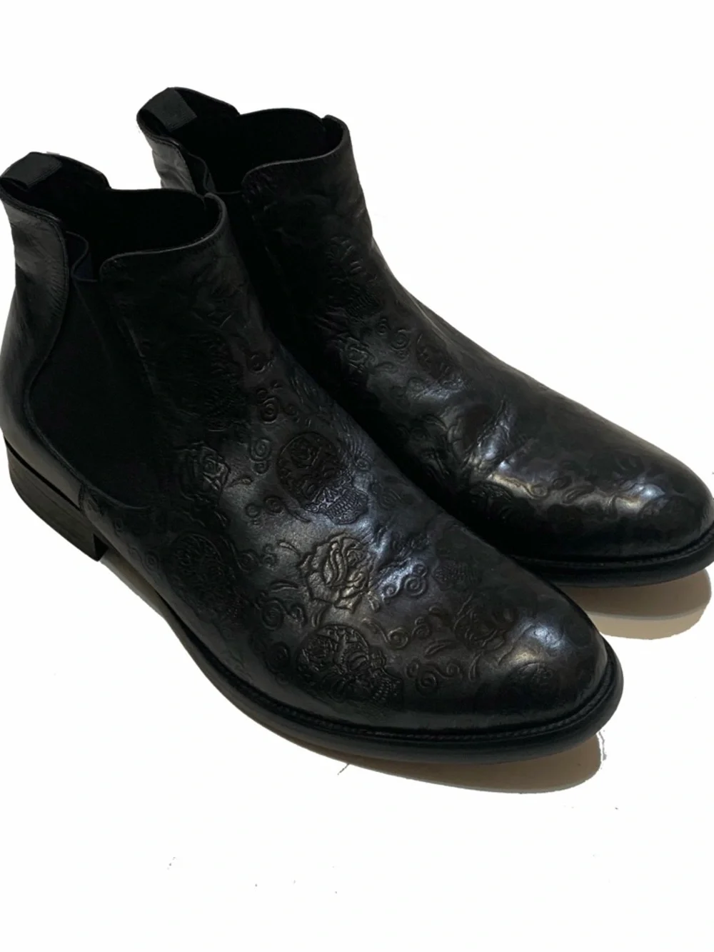 Robert men’s Graham Dawson Chelsea Boots Embossed Skull Roses
